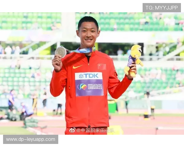 世界冠军被记者气到翻白眼，背后真相竟是…