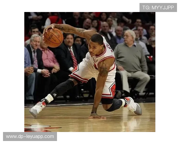 威少突破分球瞬间打开快船空间